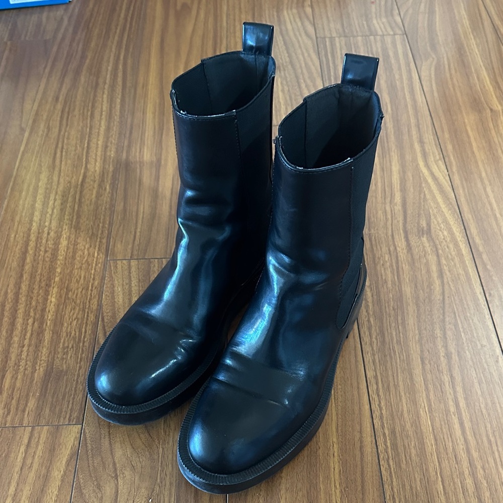 Women’s Black Chelsea Boots